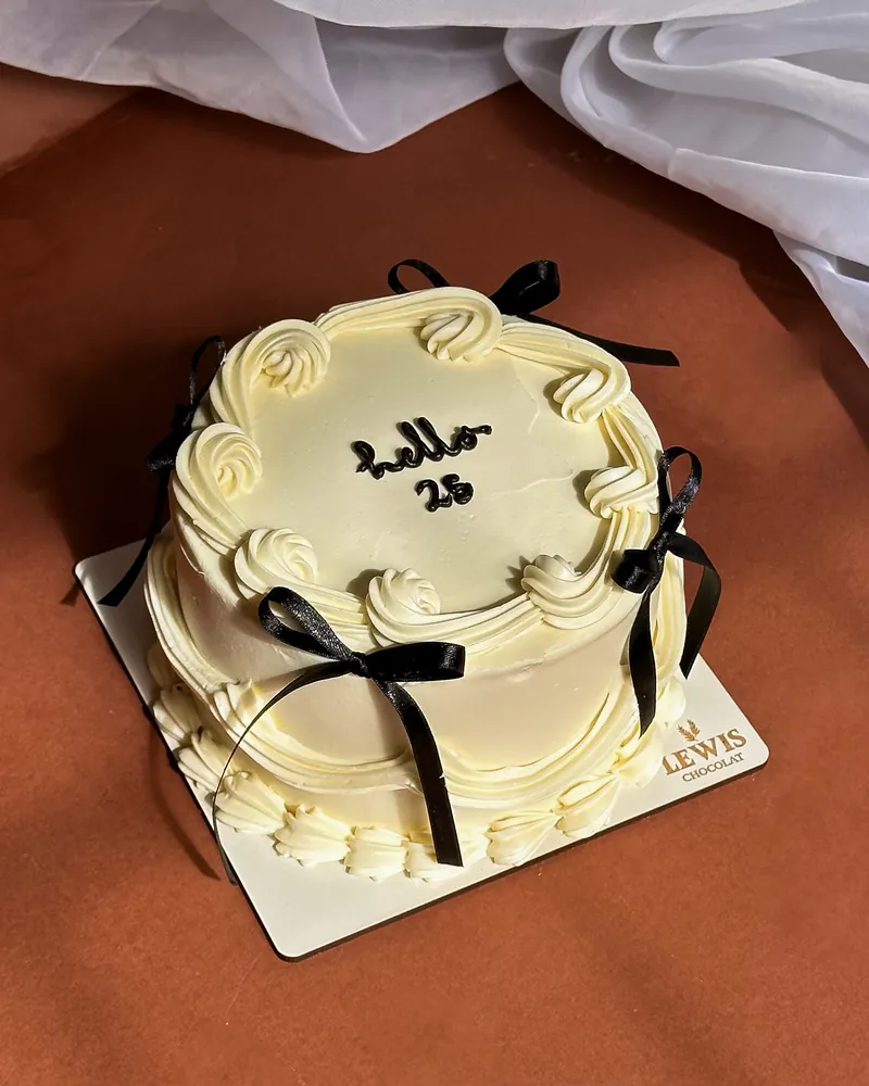 Lewis Cake